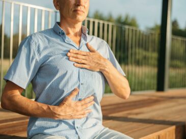 sophrologue en séance de respiration contrôlée pour gestion du stress et bien-être